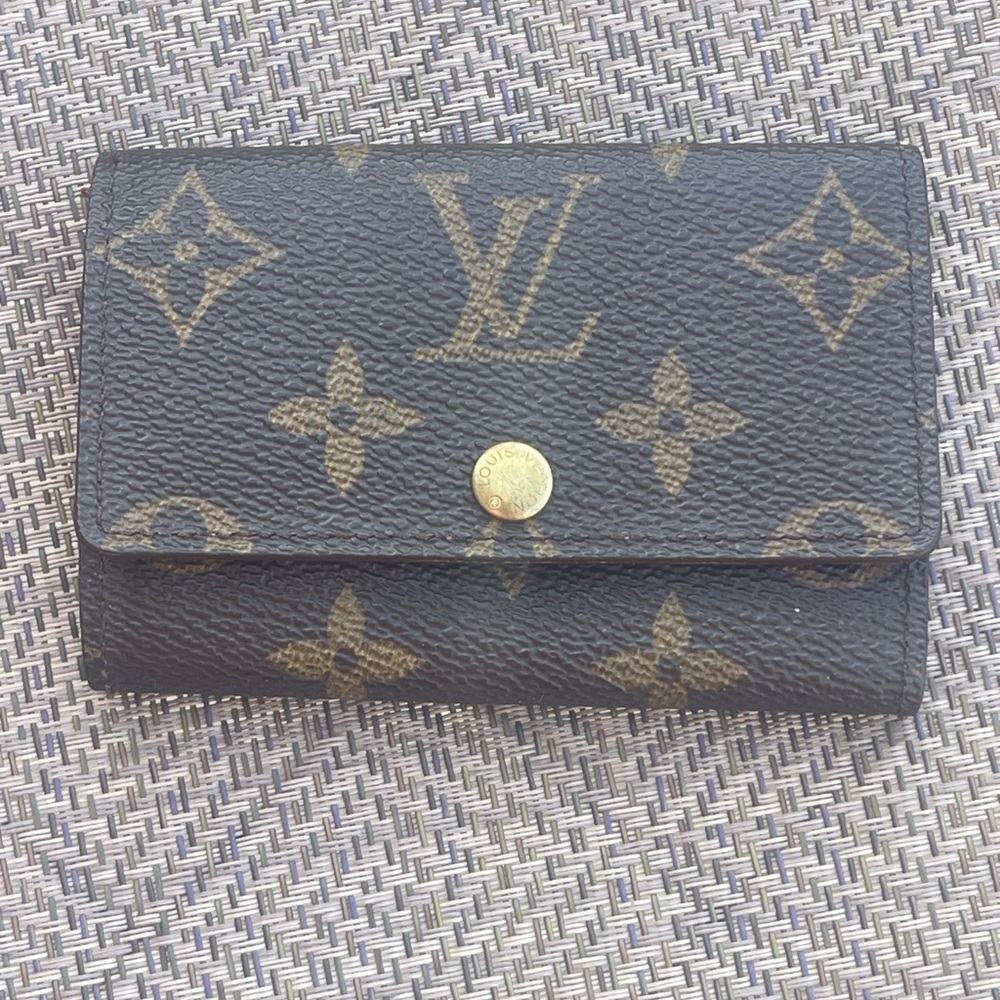 Authentic Louis Vuitton Brown monogram Key Holder key fob - Picture 7 of 14